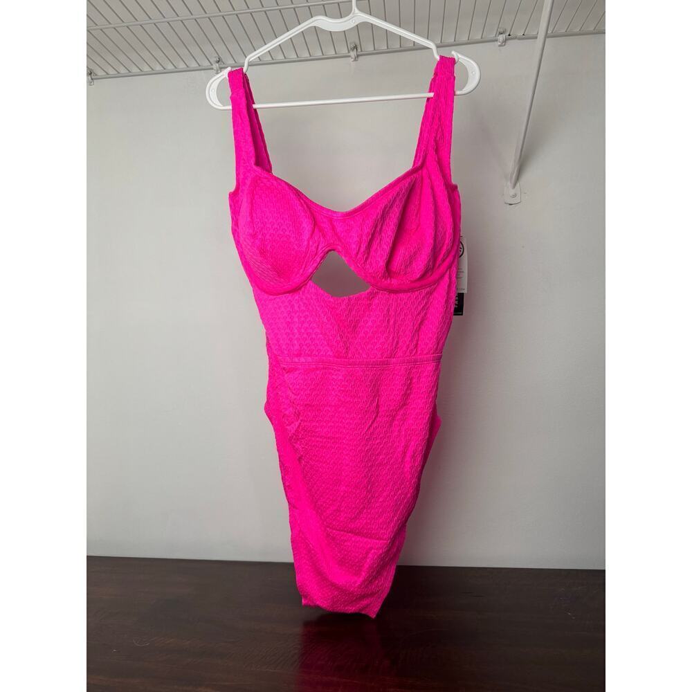 Hot Pink Textured One Piece Swimsuit with Underwire 2X (FTF)
